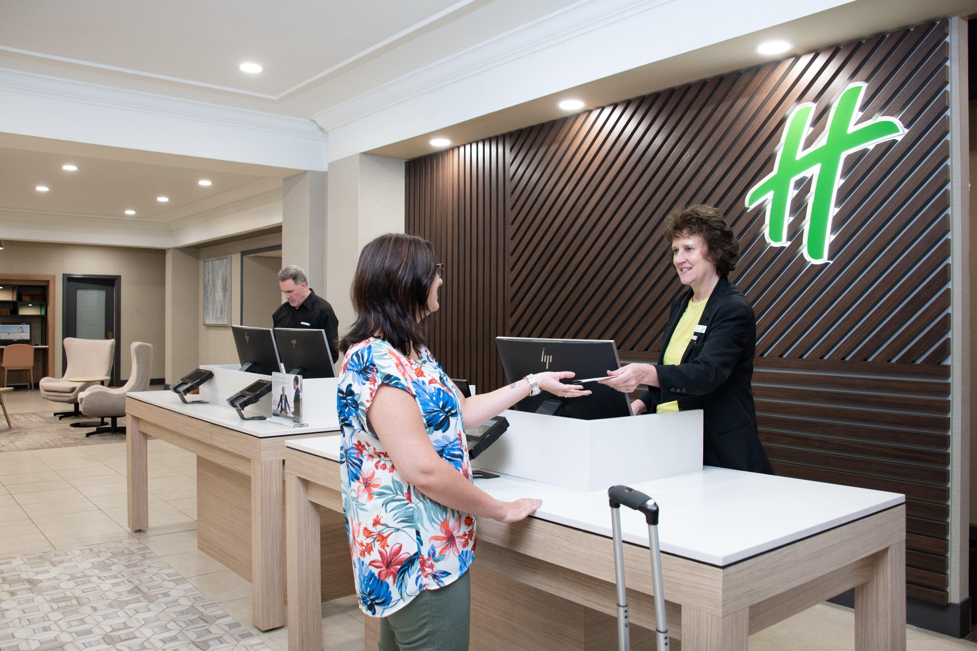 Holiday Inn & Suites Pittsfield-Berkshires By Ihg Экстерьер фото