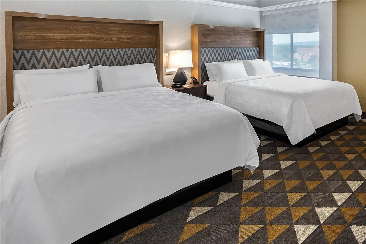 Holiday Inn & Suites Pittsfield-Berkshires By Ihg Экстерьер фото